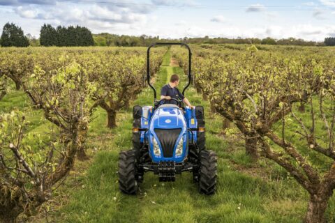 Tractor frutero de New Holland y el control de revoluciones constantes