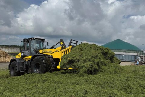 W170D+ Forage Power en plena acción con la cuchara llena